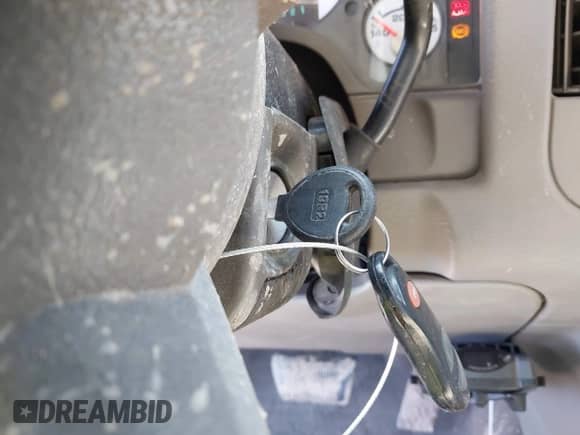 2005 Dodge 2500 SLT z VIN 3D7KS28C05G741609, wystawiony jako IAAI lot #42322081 z przebiegiem 323 407 mil mil oraz . Historia ofert i sprzedaży dostępna na DreamBid. Obrazek 11.