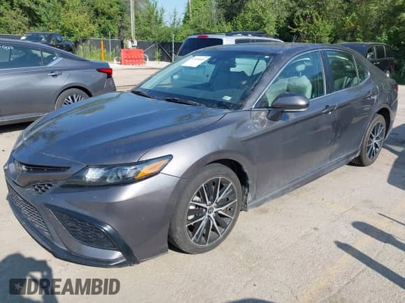 2023 Toyota Camry SE z VIN 4T1G11AK9PU094833, wystawiony jako IAAI lot #43044406 z przebiegiem 46 582 mil mil oraz . Historia ofert i sprzedaży dostępna na DreamBid. Obrazek 17.