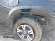 2018 Toyota Tacoma SR5 с VIN 3TMBZ5DN8JM015331, выставлен на аукционе IAAI как лот 42197079 с пробегом 84 035 миль миль и . История ставок и продаж доступна на DreamBid. Изображение 20.