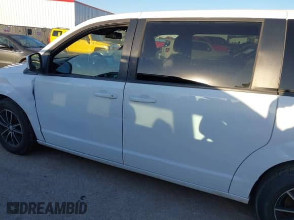 2019 Dodge Grand Caravan GT z VIN 2C4RDGEG3KR630873, wystawiony jako IAAI lot #43490587 z przebiegiem 175 325 mil mil oraz . Historia ofert i sprzedaży dostępna na DreamBid. Obrazek 14.