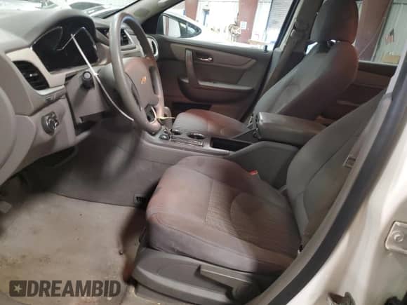 2015 Chevrolet Traverse LS with VIN 1GNKRFED2FJ266241, listed as a Copart auction lot 62690295 with 215,210 mi miles and Clean title. Bid and sale history available at DreamBid. Image 7.