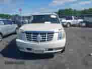 2009 Cadillac Escalade ESV with VIN 1GYFK26269R263525, listed as a IAAI auction lot 42274557 with 135,140 mi miles and . Bid and sale history available at DreamBid. Image 11.