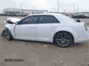 2014 Chrysler 300 S с VIN 2C3CCABT2EH222192, выставлен на аукционе IAAI как лот 42322545 с пробегом 158 764 миль миль и . История ставок и продаж доступна на DreamBid. Изображение 15.