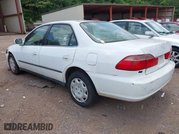 2000 Honda Accord LX z VIN 1HGCG5641YA131445, wystawiony jako IAAI lot #42441064 z przebiegiem 208 017 mil mil oraz . Historia ofert i sprzedaży dostępna na DreamBid. Obrazek 3.
