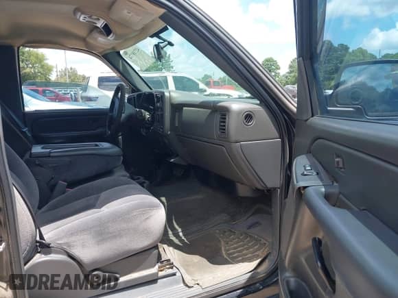 2006 GMC Sierra 1500 SL z VIN 2GTEC13V961297714, wystawiony jako IAAI lot #42718174 z przebiegiem 239 103 mil mil oraz . Historia ofert i sprzedaży dostępna na DreamBid. Obrazek 5.