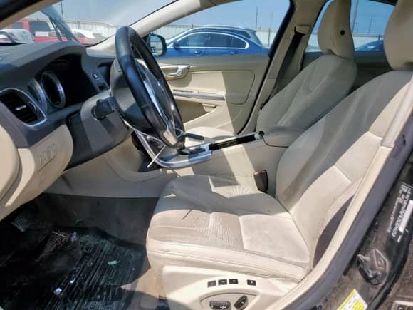 2013 Volvo S60 T5 Premier с VIN YV1612FSXD2217006, выставлен на аукционе Copart как лот 72073895 с пробегом 156 844 миль миль и Чистый • Clean title. История ставок и продаж доступна на DreamBid. Изображение 7.