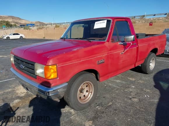 1988 Ford F-150 z VIN 1FTDF15YXJPA77780, wystawiony jako IAAI lot #43530580 z przebiegiem 315 882 mil mil oraz . Historia ofert i sprzedaży dostępna na DreamBid. Obrazek 2.