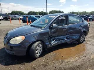 2006 Hyundai Accent GLS z VIN KMHCN46C86U016919, wystawiony jako Copart lot #68276735 z przebiegiem 131 346 mil mil oraz Szkoda całkowita • Salvage title. Historia ofert i sprzedaży dostępna na DreamBid. Obrazek 1.