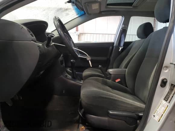 2005 Toyota Corolla CE z VIN 2T1BR32E75C394196, wystawiony jako Copart lot #86511065 z przebiegiem 272 833 mil mil oraz Szkoda całkowita • Salvage title. Historia ofert i sprzedaży dostępna na DreamBid. Obrazek 7.