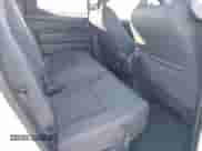 2024 Toyota Tacoma SR5 z VIN 3TMKB5FN9RM014265, wystawiony jako IAAI lot #41653742 z przebiegiem 4 772 mil mil oraz . Historia ofert i sprzedaży dostępna na DreamBid. Obrazek 8.