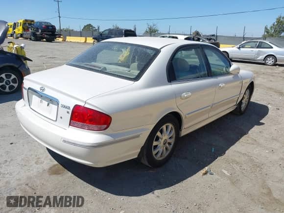 2004 Hyundai Sonata GLS with VIN KMHWF35H04A034072, listed as a IAAI auction lot 43132175 with 149,552 mi miles and . Bid and sale history available at DreamBid. Image 4.