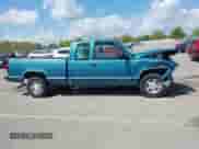 1998 Chevrolet Silverado 1500 z VIN 2GCEC19M2W1251821, wystawiony jako IAAI lot #42166116 z przebiegiem 215 094 mil mil oraz . Historia ofert i sprzedaży dostępna na DreamBid. Obrazek 13.