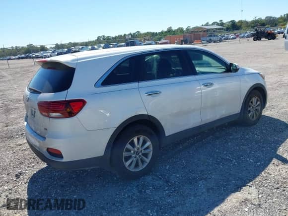 2019 Kia Sorento L with VIN 5XYPG4A33KG611101, listed as a IAAI auction lot 43498362 with 185,655 mi miles and . Bid and sale history available at DreamBid. Image 4.