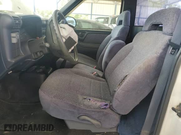 1997 Chevrolet S-10 LS z VIN 1GCCS1440V8132243, wystawiony jako Copart lot #65084485 z przebiegiem 114 314 mil mil oraz Szkoda całkowita • Salvage title. Historia ofert i sprzedaży dostępna na DreamBid. Obrazek 7.