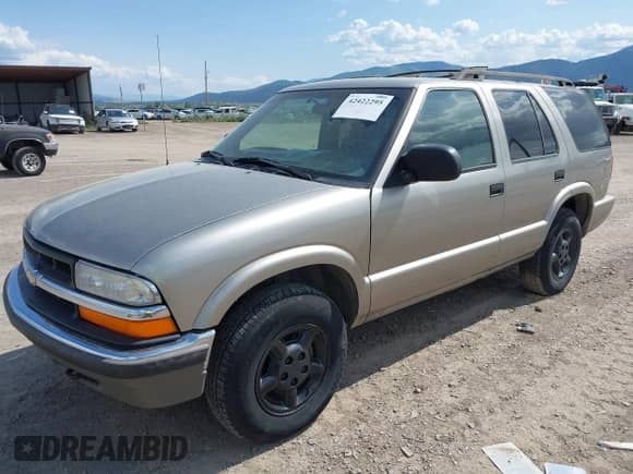 2000 Chevrolet Blazer LT with VIN 1GNDT13W2Y2196092, listed as a IAAI auction lot 42422295 with 153,780 mi miles and . Bid and sale history available at DreamBid. Image 2.