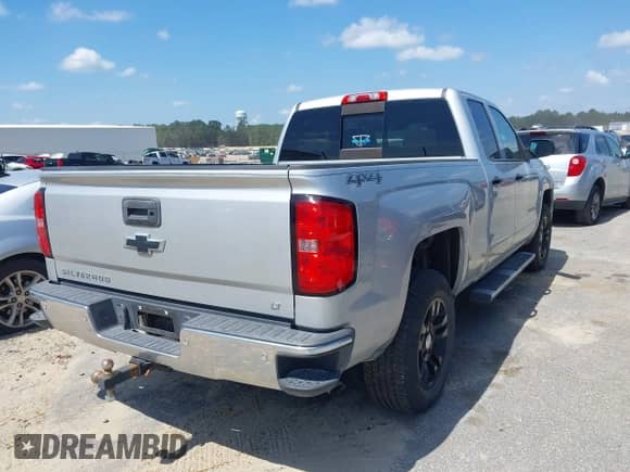 2015 Chevrolet Silverado 1500 LT z VIN 1GCVKREH9FZ230255, wystawiony jako IAAI lot #42810946 z przebiegiem 131 323 mil mil oraz . Historia ofert i sprzedaży dostępna na DreamBid. Obrazek 4.