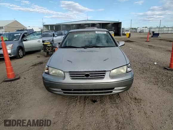 1998 Toyota Camry LE z VIN JT2BF22K3W0110690, wystawiony jako Copart lot #82409605 z przebiegiem 295 431 mil mil oraz Szkoda całkowita • Salvage title. Historia ofert i sprzedaży dostępna na DreamBid. Obrazek 13.