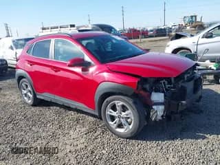 2023 Hyundai Kona SEL с VIN KM8K6CAB3PU949159, выставлен на аукционе IAAI как лот 42014976 с пробегом 17 354 миль миль и . История ставок и продаж доступна на DreamBid. Изображение 1.