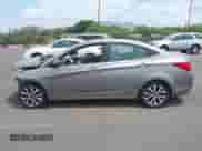 2017 Hyundai Accent Value Edition z VIN KMHCT4AE3HU355900, wystawiony jako IAAI lot #42121989 z przebiegiem Nie podano mil oraz . Historia ofert i sprzedaży dostępna na DreamBid. Obrazek 14.