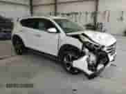 2017 Hyundai Tucson Sport z VIN KM8J3CA21HU310994, wystawiony jako Copart lot #84451955 z przebiegiem 77 130 mil mil oraz Szkoda całkowita • Salvage title. Historia ofert i sprzedaży dostępna na DreamBid. Obrazek 4.