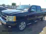 2008 Chevrolet Silverado 1500 2LT z VIN 3GCEC13J98G306354, wystawiony jako IAAI lot #40270442 z przebiegiem 171 085 mil mil oraz . Historia ofert i sprzedaży dostępna na DreamBid. Obrazek 2.