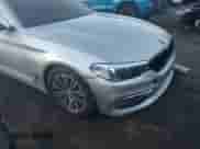 2019 BMW 5 Series 540i xDrive z VIN WBAJE7C57KWW15776, wystawiony jako IAAI lot #41089486 z przebiegiem 116 264 mil mil oraz . Historia ofert i sprzedaży dostępna na DreamBid. Obrazek 6.