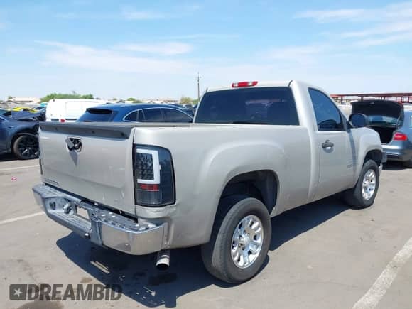 2007 GMC Sierra 1500 Work Truck с VIN 1GTEC14C77Z570817, выставлен на аукционе IAAI как лот 43057788 с пробегом 161 178 миль миль и . История ставок и продаж доступна на DreamBid. Изображение 4.