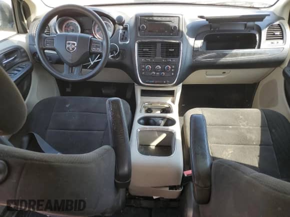 2013 Dodge Grand Caravan SXT z VIN 2C4RDGCG4DR700581, wystawiony jako Copart lot #53862615 z przebiegiem 173 750 mil mil oraz Szkoda całkowita • Salvage title. Historia ofert i sprzedaży dostępna na DreamBid. Obrazek 8.