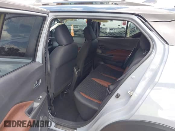 2021 Nissan Kicks SR z VIN 3N1CP5DV4ML495214, wystawiony jako IAAI lot #42953379 z przebiegiem 108 999 mil mil oraz . Historia ofert i sprzedaży dostępna na DreamBid. Obrazek 8.