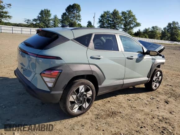 2024 Hyundai Kona SEL с VIN KM8HBCAB7RU083653, выставлен на аукционе Copart как лот 70472875 с пробегом 11 802 миль миль и Списание • Salvage title. История ставок и продаж доступна на DreamBid. Изображение 3.