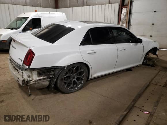 2015 Chrysler 300 S с VIN 2C3CCABT1FH853582, выставлен на аукционе Copart как лот 71363055 с пробегом 167 437 миль миль и Списание • Salvage title. История ставок и продаж доступна на DreamBid. Изображение 3.