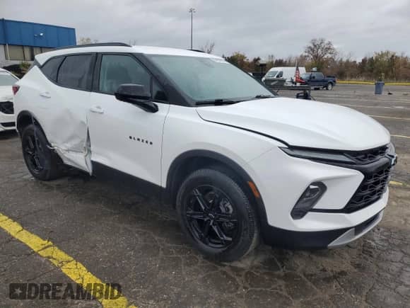 2024 Chevrolet Blazer LT z VIN 3GNKBHR40RS142479, wystawiony jako Copart lot #87407965 z przebiegiem 122 142 mil mil oraz Szkoda całkowita • Salvage title. Historia ofert i sprzedaży dostępna na DreamBid. Obrazek 4.