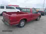 1996 Chevrolet S-10 with VIN 1GCCS1445TK201136, listed as a IAAI auction lot 42440134 with 223,301 mi miles and . Bid and sale history available at DreamBid. Image 4.