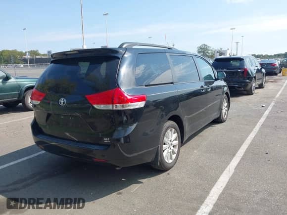 2013 Toyota Sienna XLE с VIN 5TDDK3DC2DS058664, выставлен на аукционе IAAI как лот 43281359 с пробегом 140 954 миль миль и . История ставок и продаж доступна на DreamBid. Изображение 4.