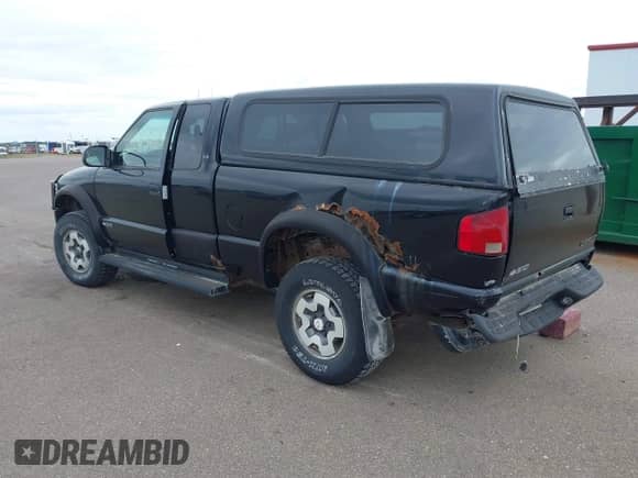 2000 Chevrolet S-10 LS ZR2 z VIN 1GCCT19W1Y8262253, wystawiony jako IAAI lot #43084926 z przebiegiem 177 794 mil mil oraz . Historia ofert i sprzedaży dostępna na DreamBid. Obrazek 3.
