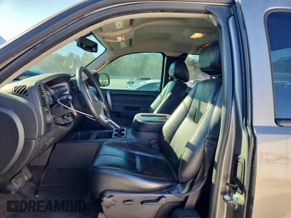 2013 Chevrolet Silverado 1500 LT z VIN 1GCRKSE74DZ262236, wystawiony jako Copart lot #86266165 z przebiegiem 176 514 mil mil oraz Szkoda całkowita • Salvage title. Historia ofert i sprzedaży dostępna na DreamBid. Obrazek 7.