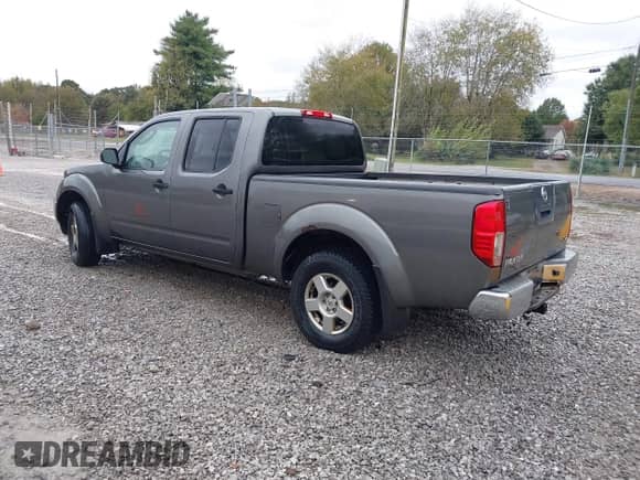 2008 Nissan Frontier SE z VIN 1N6AD09U08C450592, wystawiony jako IAAI lot #43533655 z przebiegiem 179 933 mil mil oraz . Historia ofert i sprzedaży dostępna na DreamBid. Obrazek 3.