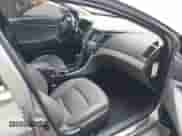 2015 Hyundai Sonata с VIN KMHEC4A49FA129813, выставлен на аукционе IAAI как лот 43042278 с пробегом 91 569 миль миль и . История ставок и продаж доступна на DreamBid. Изображение 5.