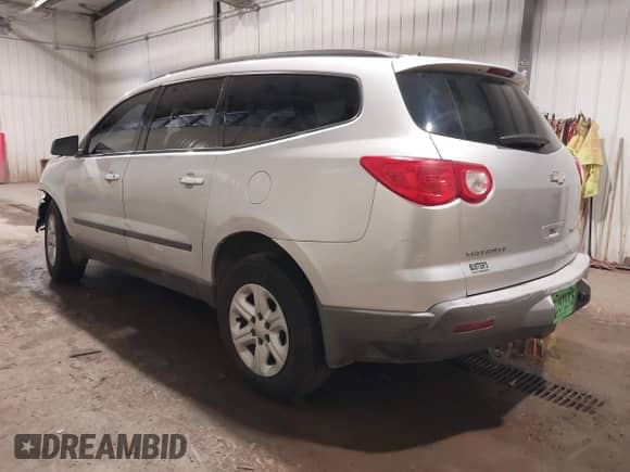 2010 Chevrolet Traverse LS z VIN 1GNLREED4AS105102, wystawiony jako IAAI lot #42628180 z przebiegiem 213 124 mil mil oraz . Historia ofert i sprzedaży dostępna na DreamBid. Obrazek 3.