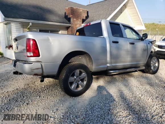 2018 Ram 1500 Express z VIN 1C6RR7FG0JS308812, wystawiony jako Copart lot #67901245 z przebiegiem Nie podano mil oraz Szkoda całkowita • Salvage title. Historia ofert i sprzedaży dostępna na DreamBid. Obrazek 3.