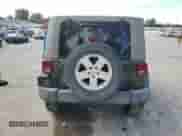 2007 Jeep Wrangler Unlimited Sahara z VIN 1J4GA59187L104520, wystawiony jako Copart lot #86331095 z przebiegiem 213 087 mil mil oraz Czysty tytuł • Clean title. Historia ofert i sprzedaży dostępna na DreamBid. Obrazek 6.