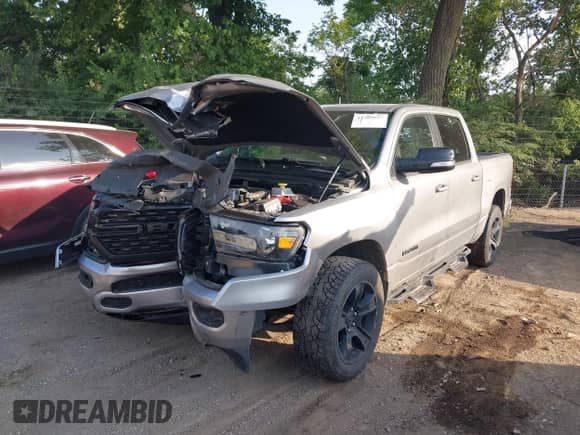 2022 Ram 1500 Big Horn z VIN 1C6RRFFG3NN295875, wystawiony jako IAAI lot #42792837 z przebiegiem 68 696 mil mil oraz . Historia ofert i sprzedaży dostępna na DreamBid. Obrazek 17.