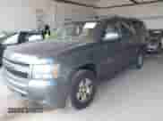2008 Chevrolet Suburban LTZ z VIN 3GNFK163X8G201124, wystawiony jako IAAI lot #42373442 z przebiegiem 218 847 mil mil oraz . Historia ofert i sprzedaży dostępna na DreamBid. Obrazek 2.