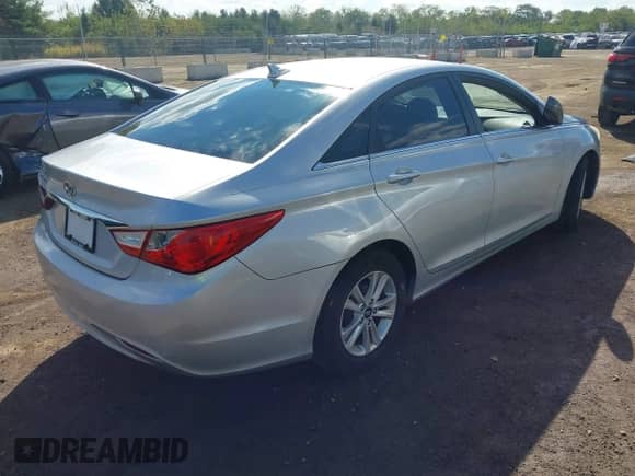 2011 Hyundai Sonata GLS z VIN 5NPEB4AC4BH220909, wystawiony jako IAAI lot #43441466 z przebiegiem 222 035 mil mil oraz . Historia ofert i sprzedaży dostępna na DreamBid. Obrazek 4.