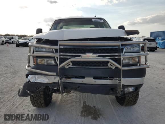2006 Chevrolet Silverado 2500HD LT1 с VIN 1GCHK23D56F156919, выставлен на аукционе Copart как лот 44517785 с пробегом 73 250 миль миль и На запчасти • Non repairable. История ставок и продаж доступна на DreamBid. Изображение 5.