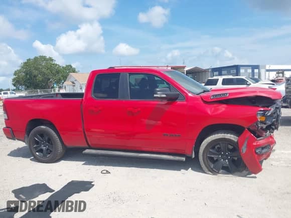 2022 Ram 1500 Big Horn z VIN 1C6RREBT8NN157536, wystawiony jako IAAI lot #42366647 z przebiegiem 71 642 mil mil oraz . Historia ofert i sprzedaży dostępna na DreamBid. Obrazek 13.