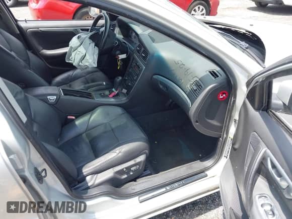 2009 Volvo S60 2.5T with VIN YV1RS592592731635, listed as a IAAI auction lot 42377779 with 146,432 mi miles and . Bid and sale history available at DreamBid. Image 5.