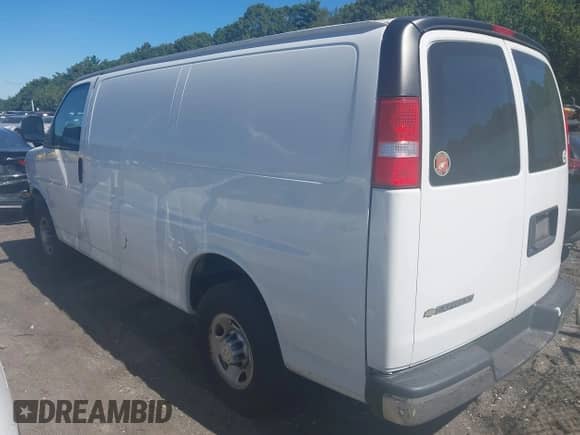 2020 Chevrolet Express Cargo with VIN 1GCWGAFP0L1275091, listed as a IAAI auction lot 43069625 with 65,952 mi miles and . Bid and sale history available at DreamBid. Image 3.