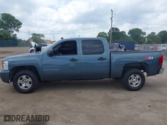 2007 Chevrolet Silverado 1500 1LT with VIN 2GCEK13M771529772, listed as a IAAI auction lot 42776144 with Not provided miles and . Bid and sale history available at DreamBid. Image 14.
