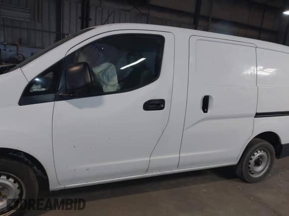 2018 Chevrolet City Express Cargo LT z VIN 3N63M0ZN0JK696284, wystawiony jako IAAI lot #41251435 z przebiegiem 225 971 mil mil oraz . Historia ofert i sprzedaży dostępna na DreamBid. Obrazek 14.